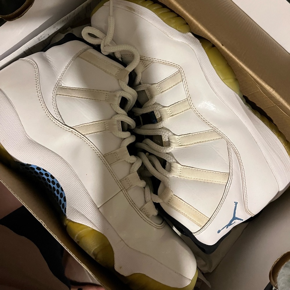 Jordan 11 Legend Blue Size 10.5
